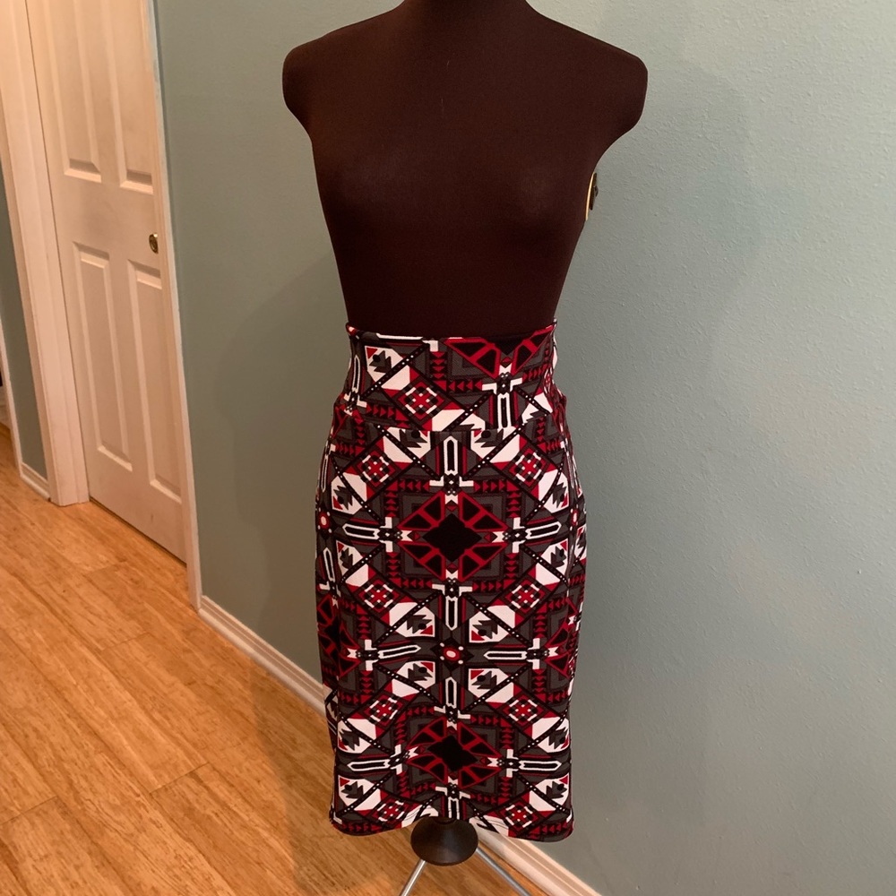 Lularoe Cassie black/red print 2XL, EUC